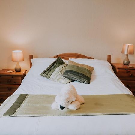 The White Bear Bed & Breakfast Devizes Exterior photo
