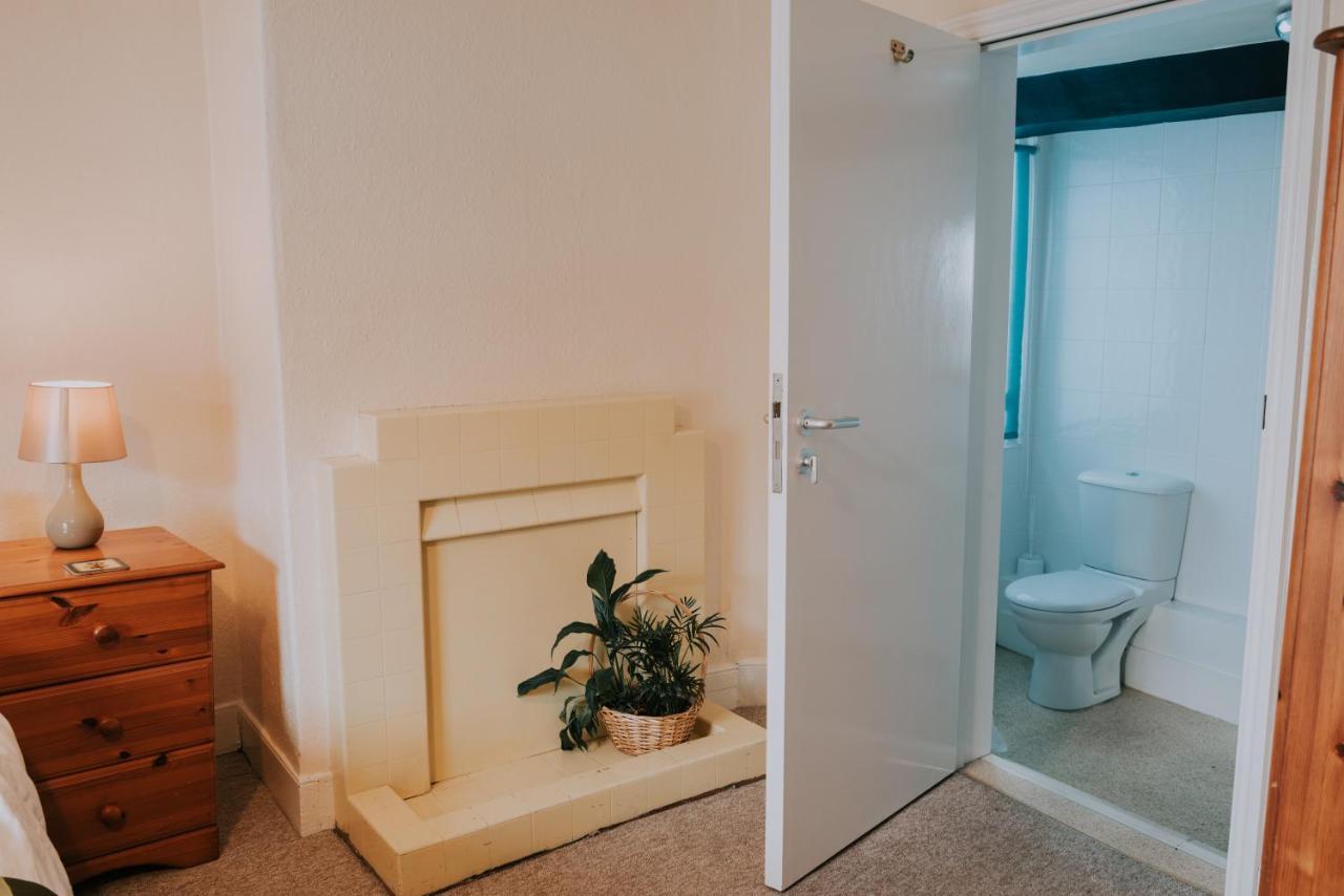 The White Bear Bed & Breakfast Devizes Exterior photo