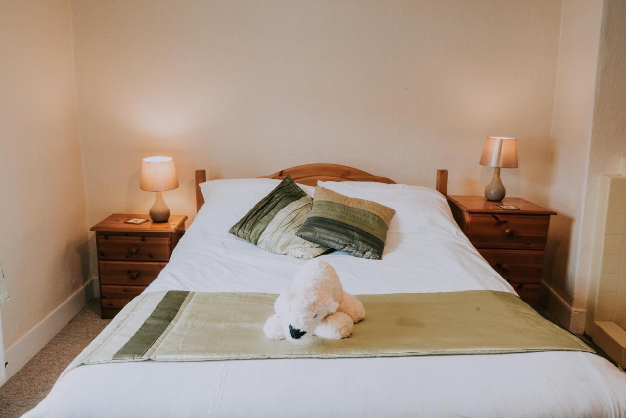 The White Bear Bed & Breakfast Devizes Exterior photo