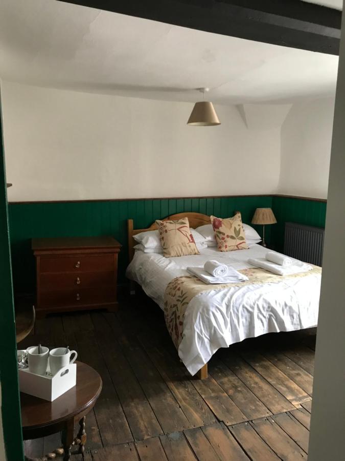 The White Bear Bed & Breakfast Devizes Exterior photo