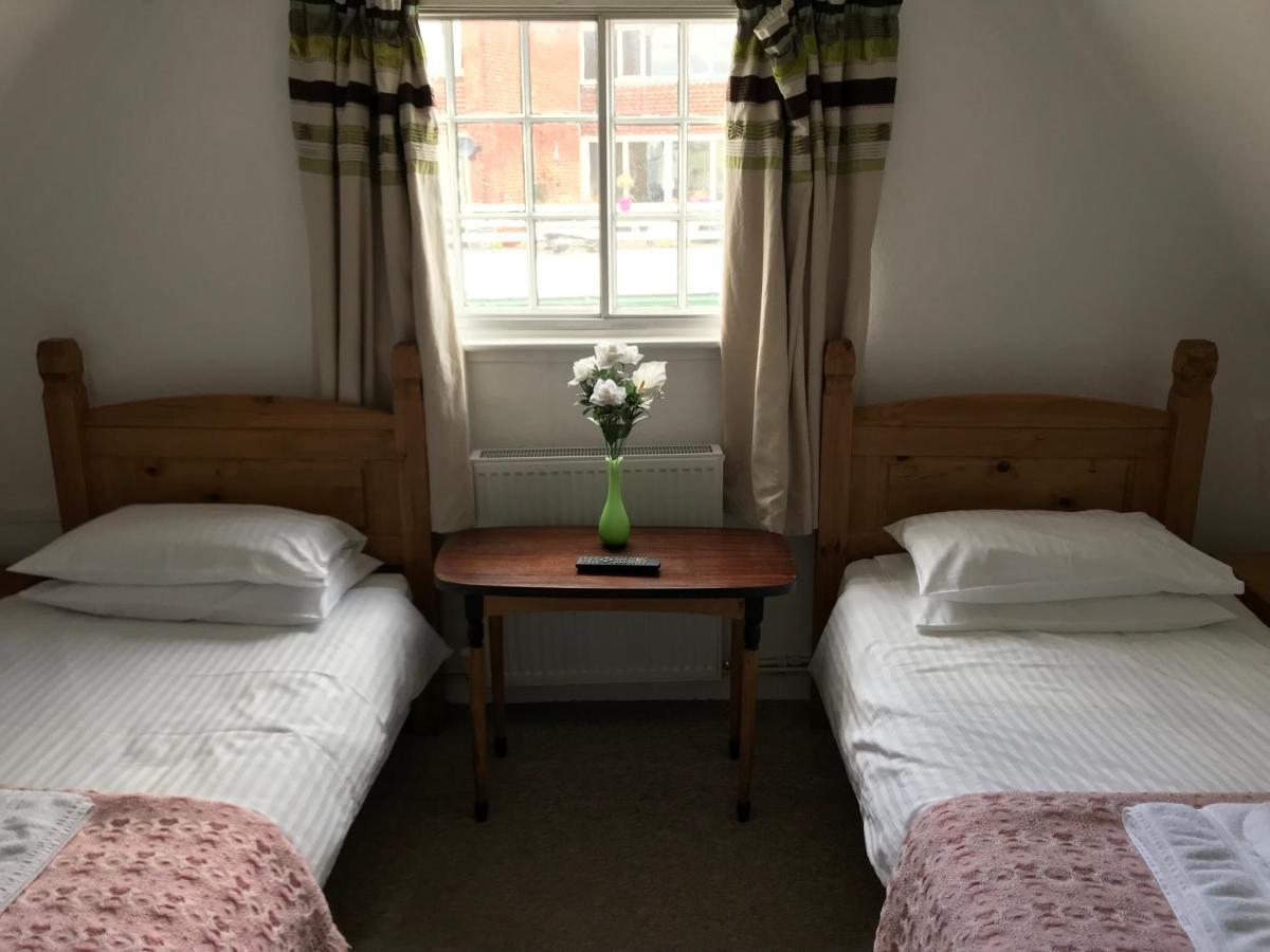 The White Bear Bed & Breakfast Devizes Exterior photo