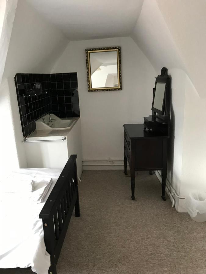 The White Bear Bed & Breakfast Devizes Exterior photo