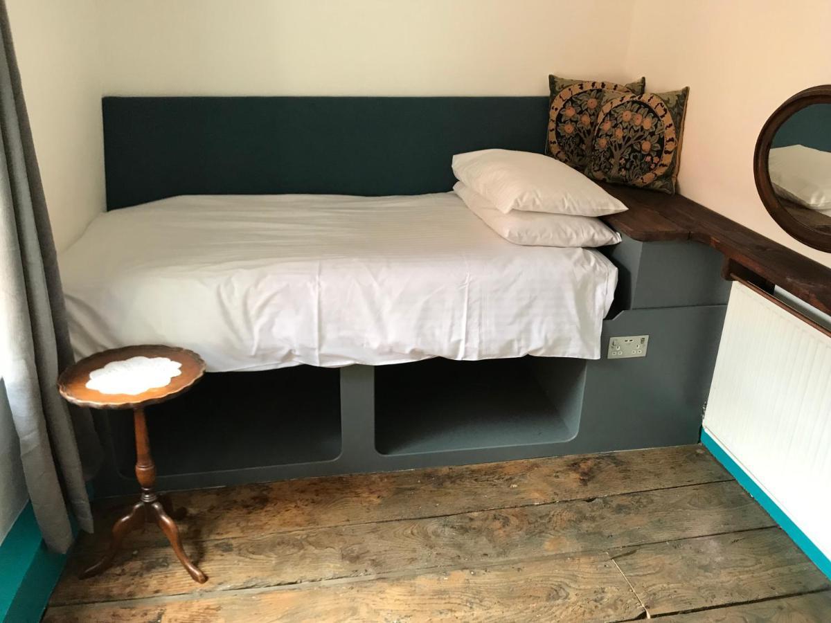 The White Bear Bed & Breakfast Devizes Exterior photo
