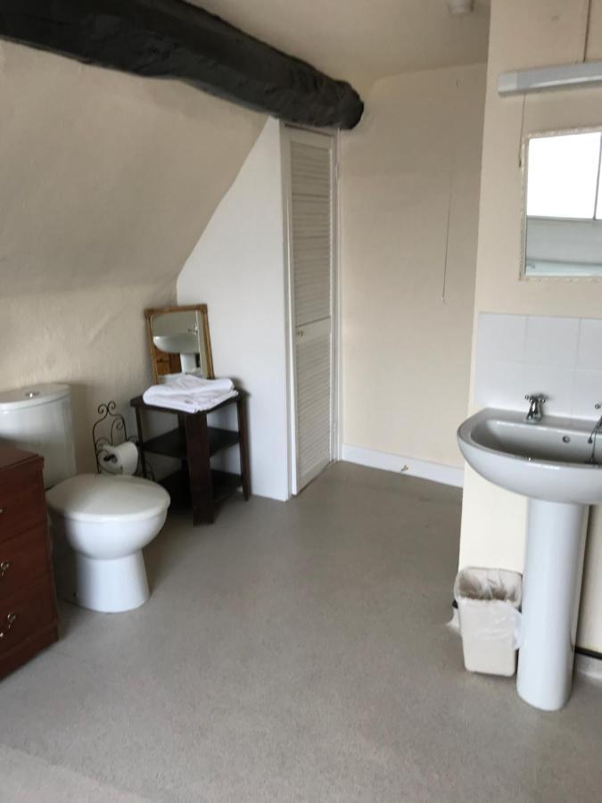 The White Bear Bed & Breakfast Devizes Exterior photo