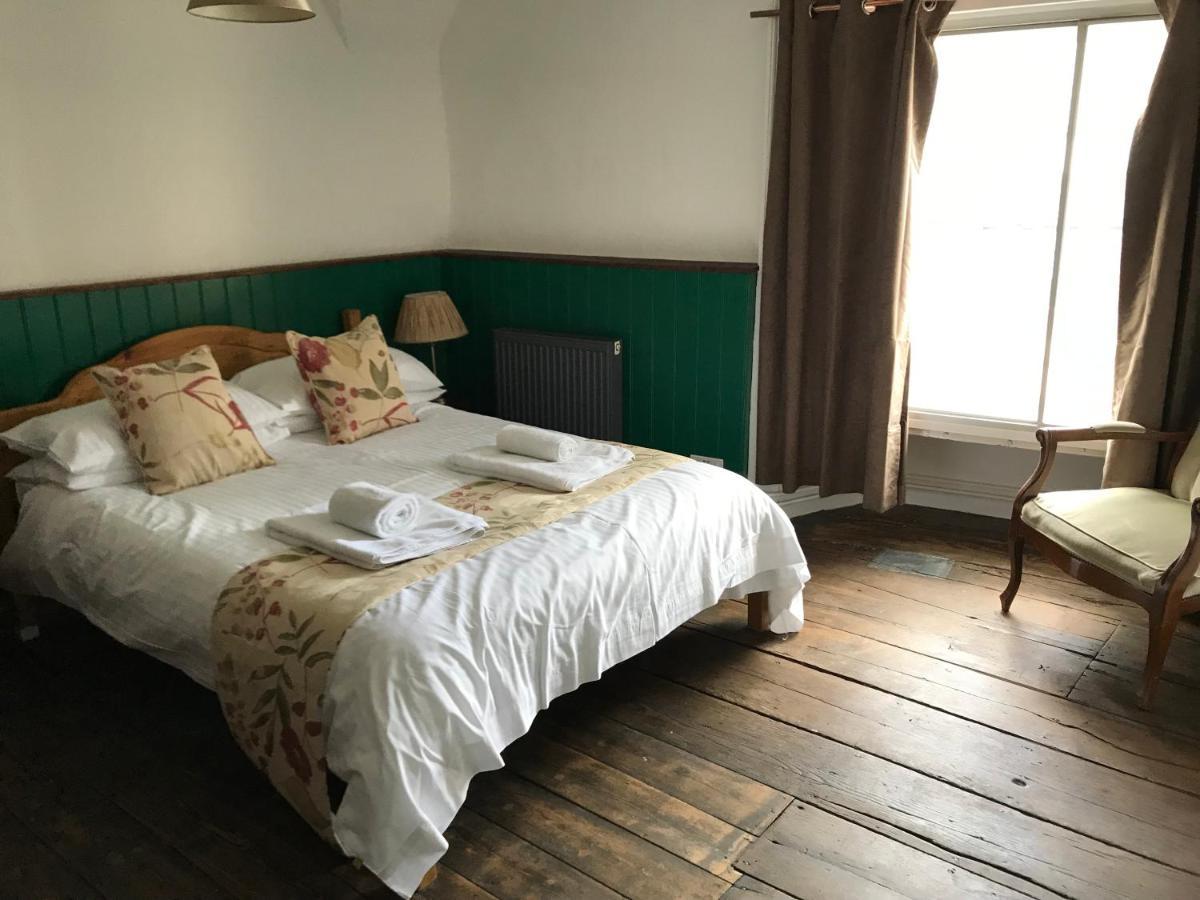 The White Bear Bed & Breakfast Devizes Exterior photo